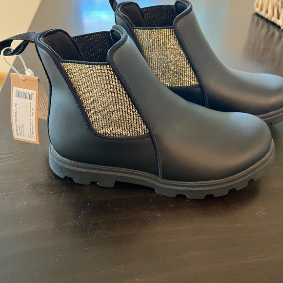 NEW! Native Little Kids Kensington Treklite boot (size 3) black with gold accent - Picture 2 of 2